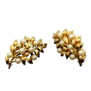 Vintage Signed Trifari Faux Pearl Brushed Gold Tone Clip On Earrings